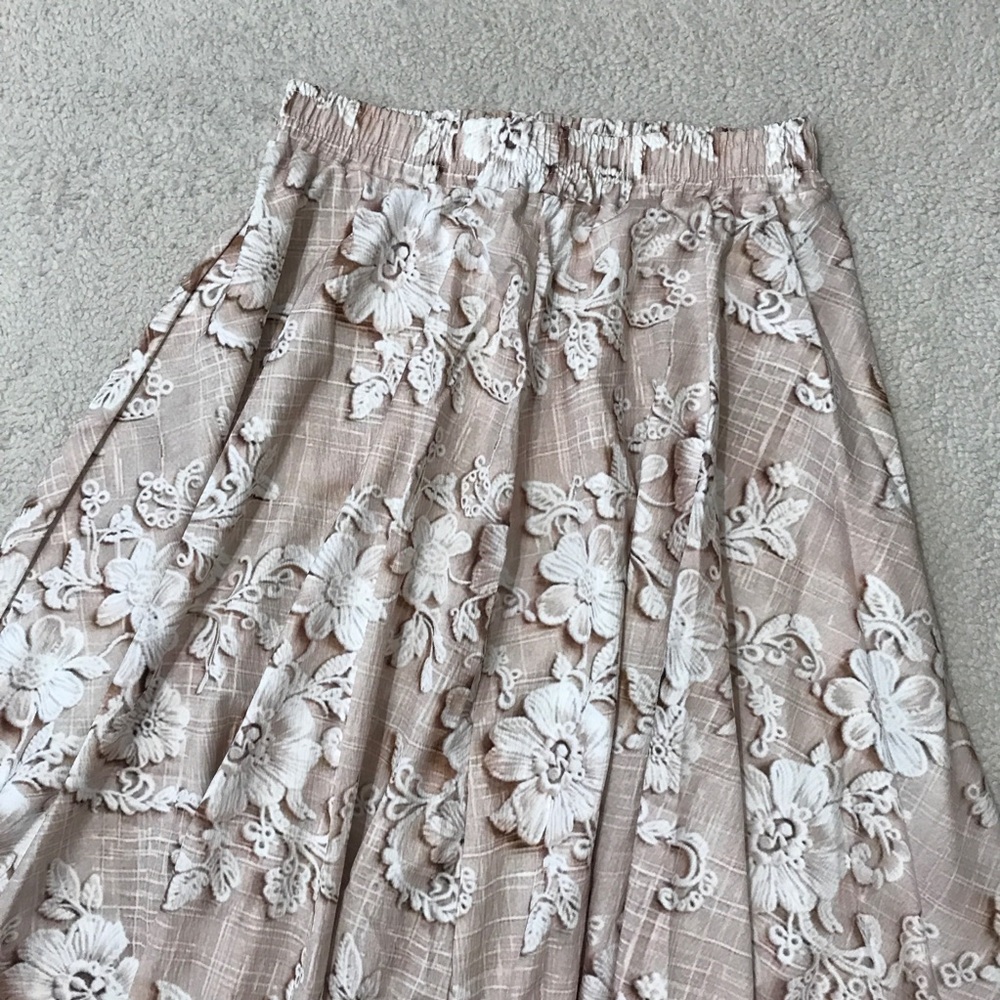 Midi Skirt NWOT Floral Lace Printed Length 34” Beige Size L - Picture 10 of 11